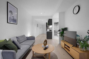 Graceful 2 bed 2 bath apt near CBD TF704A24